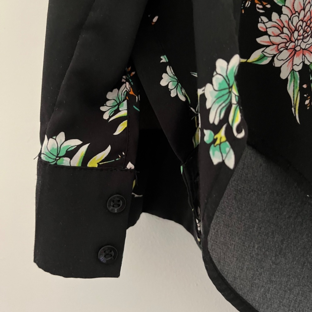 H&M Blouse - Picture 2 of 4